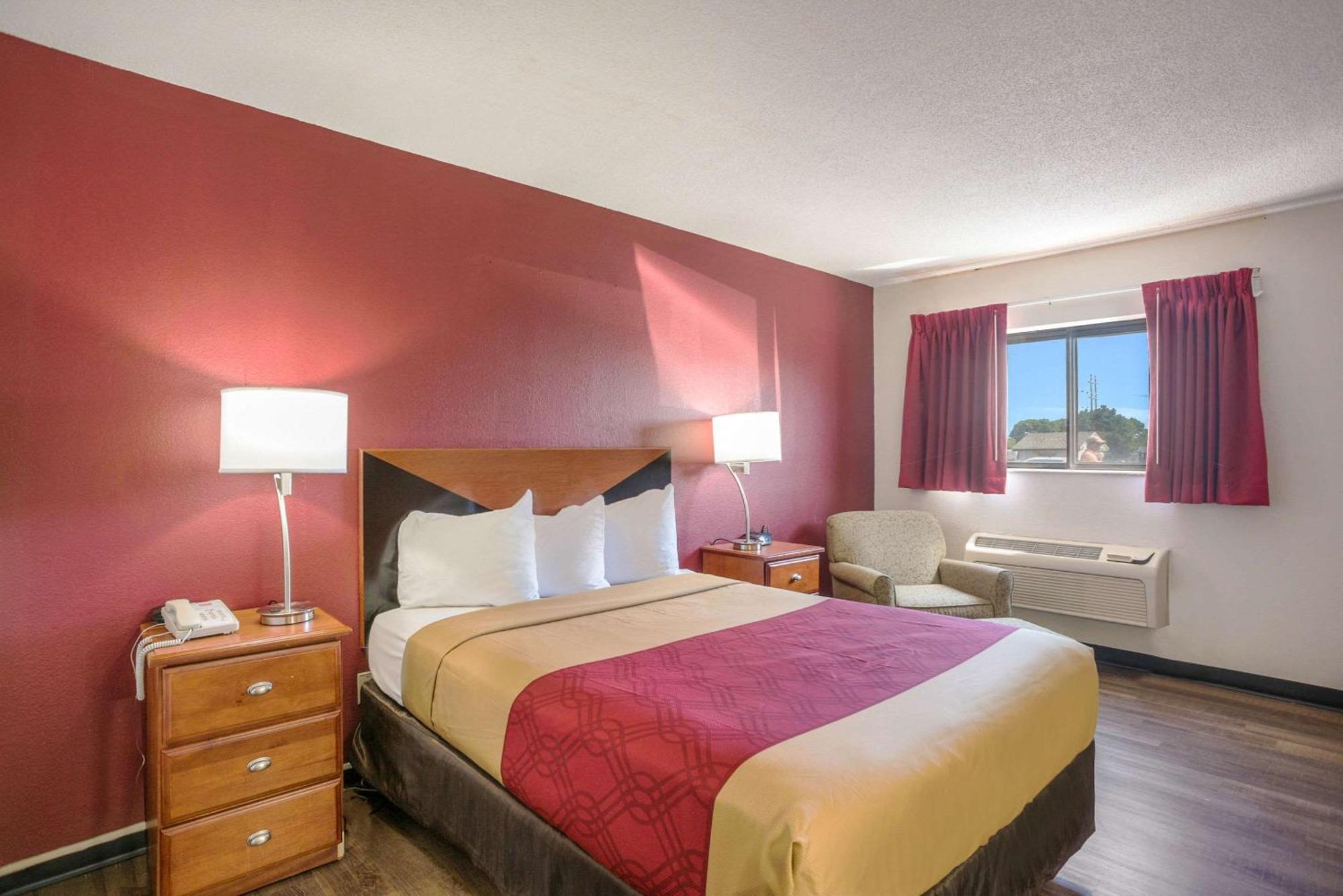 Econo Lodge Cedar Rapids Kültér fotó